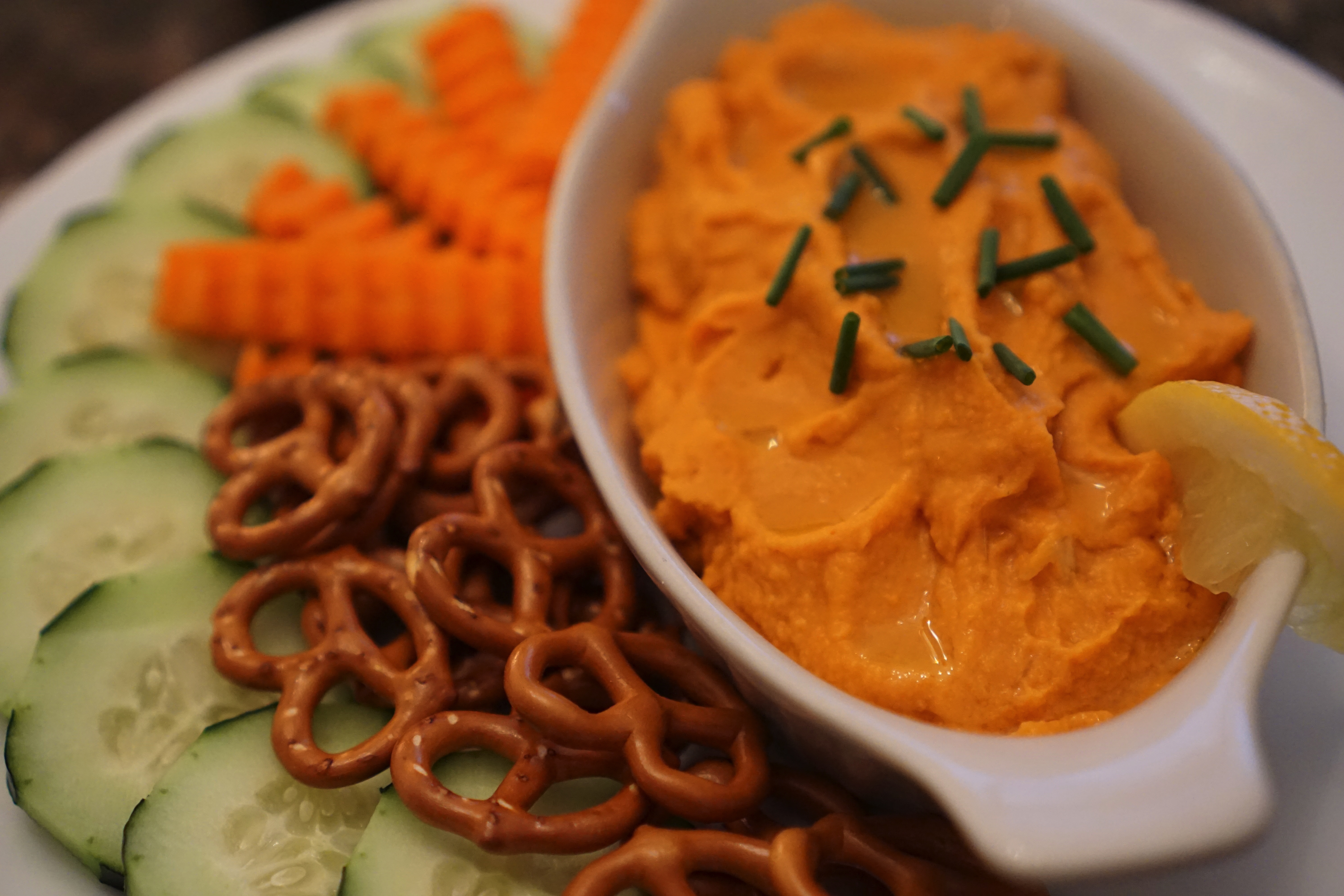 Roasted Red Pepper Hummus © 2018 ericarobbin.com | All rights reserved.