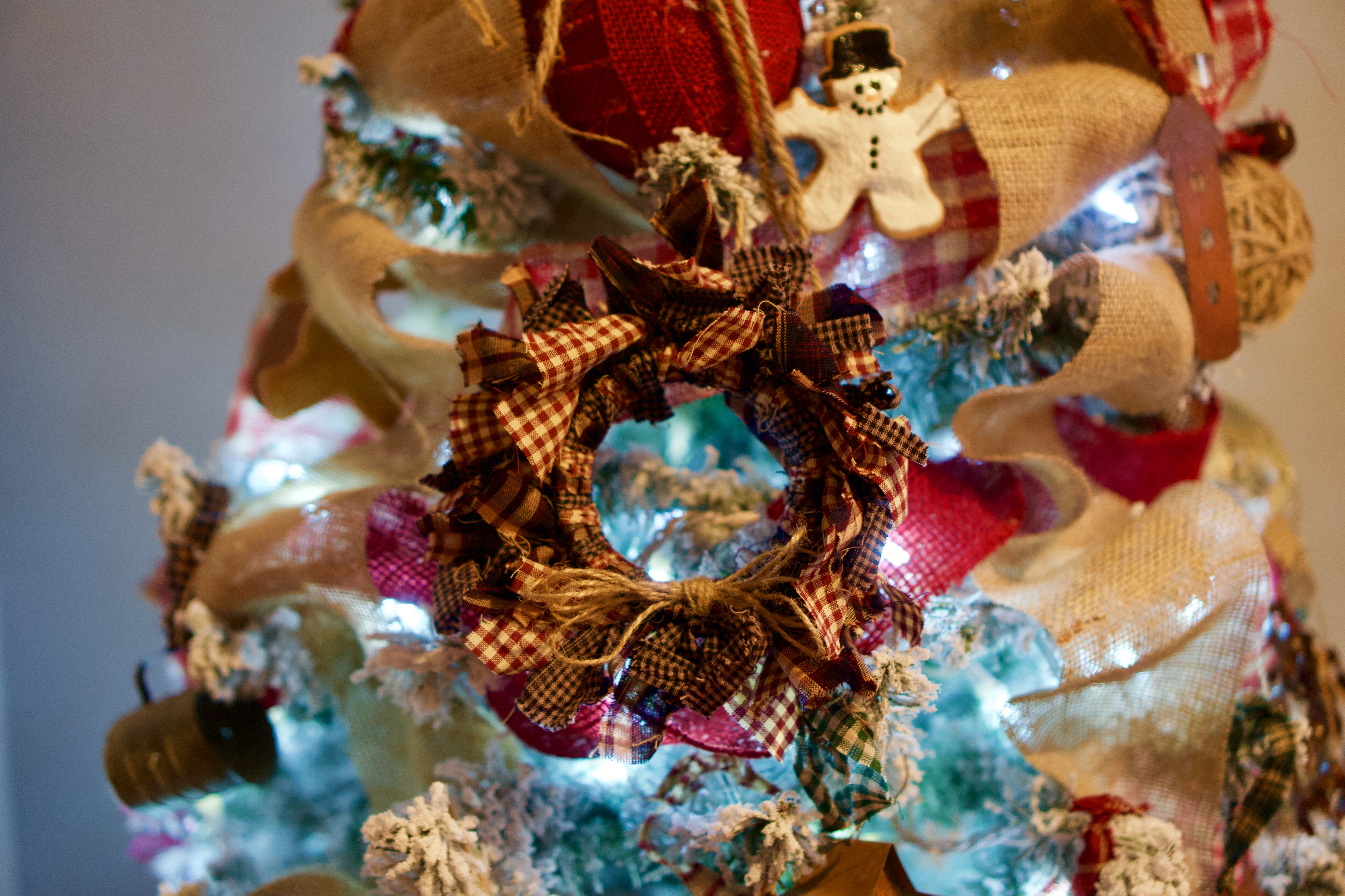 Mason Jar Ring Christmas wreath © 2018 ericarobbin.com | All rights reserved.