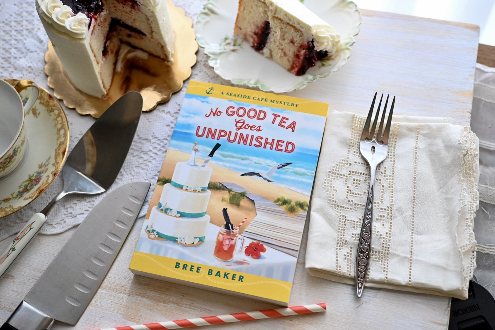 No Good Tea Goes Unpunished (Seaside Café Mystery #2) by Bree Baker